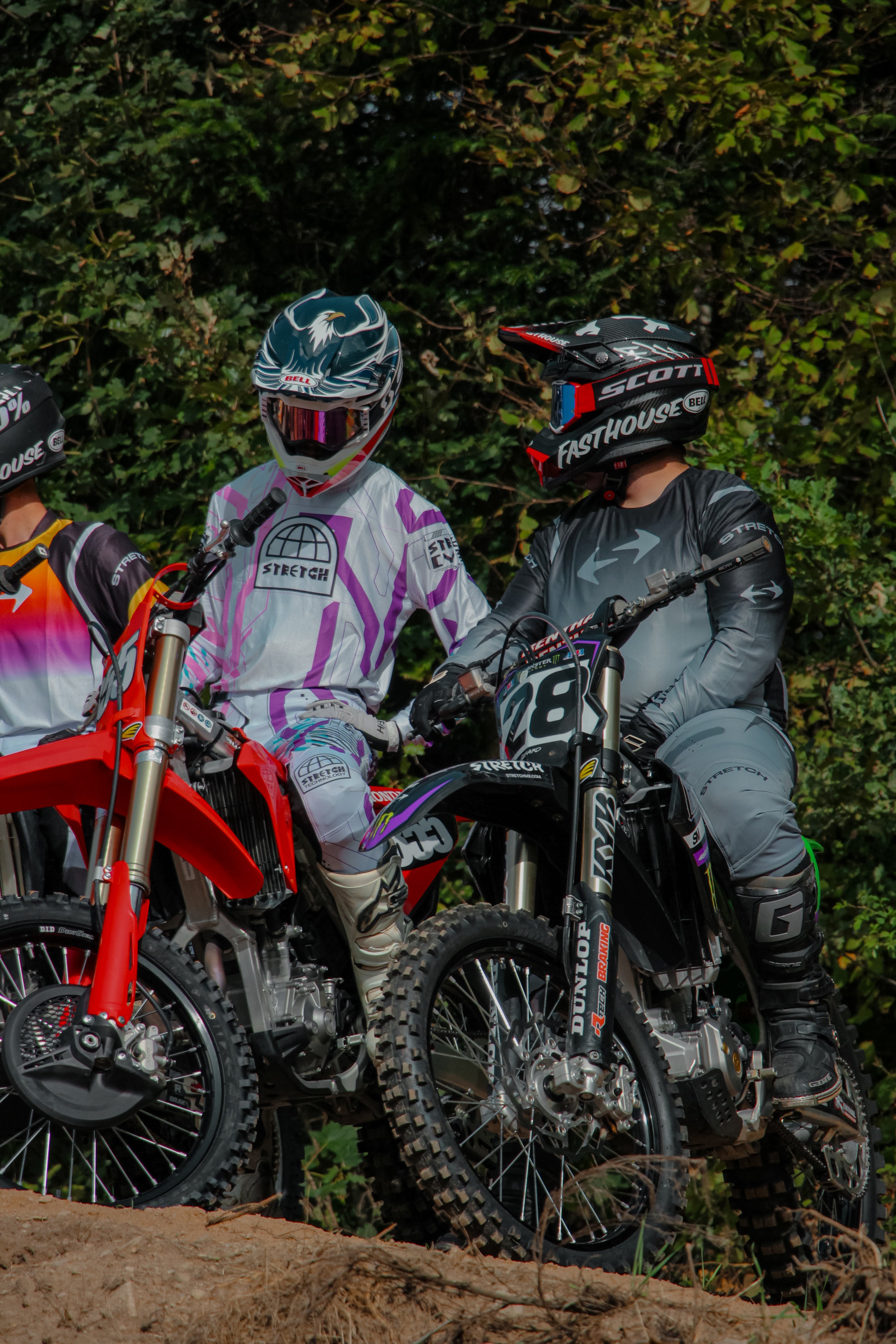 Roulez en duo : des tenues de motocross personnalisées pour la Saint-Valentin