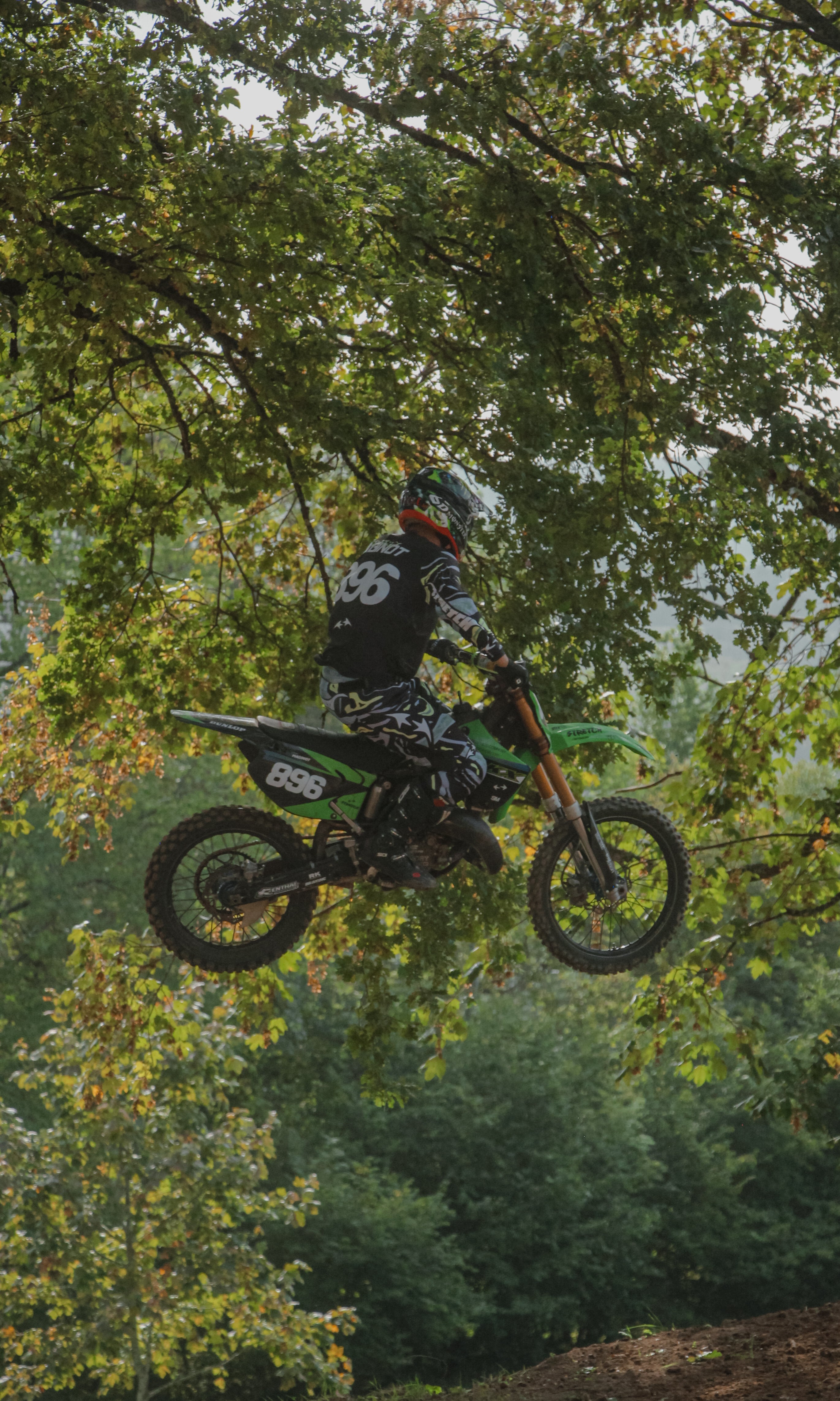 L'Influence de la culture populaire sur les designs des tenues de motocross