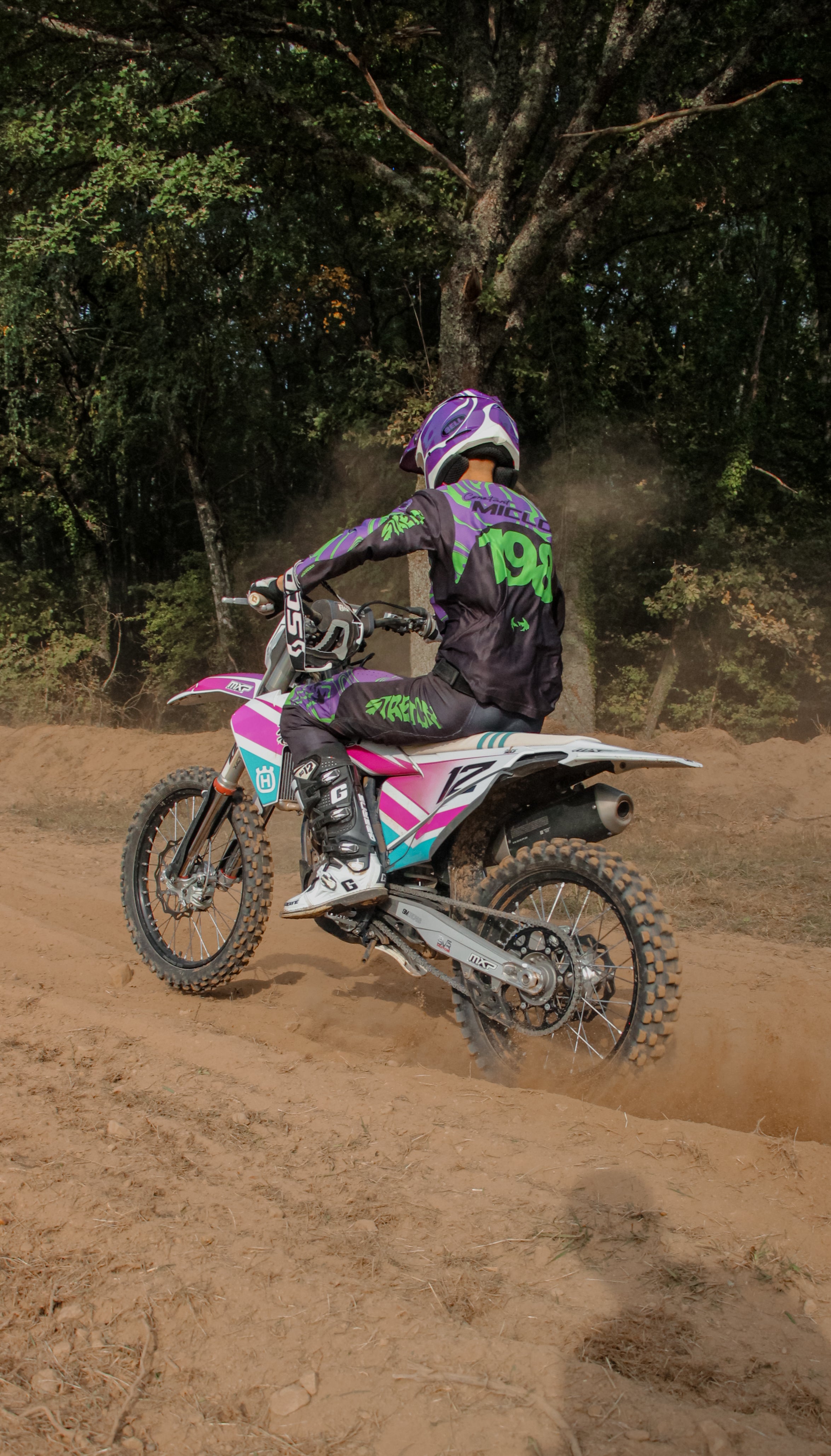 Conseils pour choisir la bonne taille de tenue de motocross en ligne